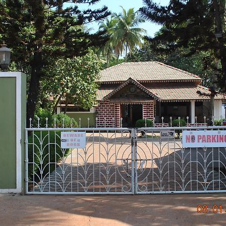 Hill Top Goa Lodge วากาตอร์ ภายนอก รูปภาพ